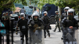«Сдаваться не вариант»: задержание в Косово сына Вучича обострило конфликт в Сербии