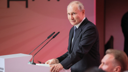 «Могут послать и подальше»: Путин пошутил про российских чиновников