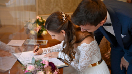 Свадебный бум в Петербурге вынуждает ЗАГСы работать на износ
