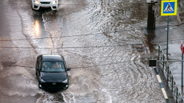 Сильный дождь затопил дороги Санкт-Петербурга