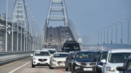Пробка перед Крымским мостом начала сокращаться
