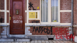 Вандал напал на здание посольства Белоруссии в Гааге