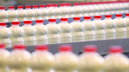 Опасно для здоровья: две тысячи точек с поддельным молоком выявили в России