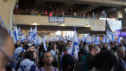 Крупнейший аэропорт Израиля стал местом протестов из-за судебной реформы