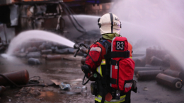 Пожар на фабрике в Химках локализовали на площади 2,5 тысячи квадратных метров