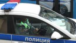 Лоб в лоб: машину в Москве пришлось разрезать для эвакуации после страшного ДТП