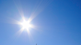 Лучше оставаться дома: россиян предупредили об опасном солнце в ближайшие дни