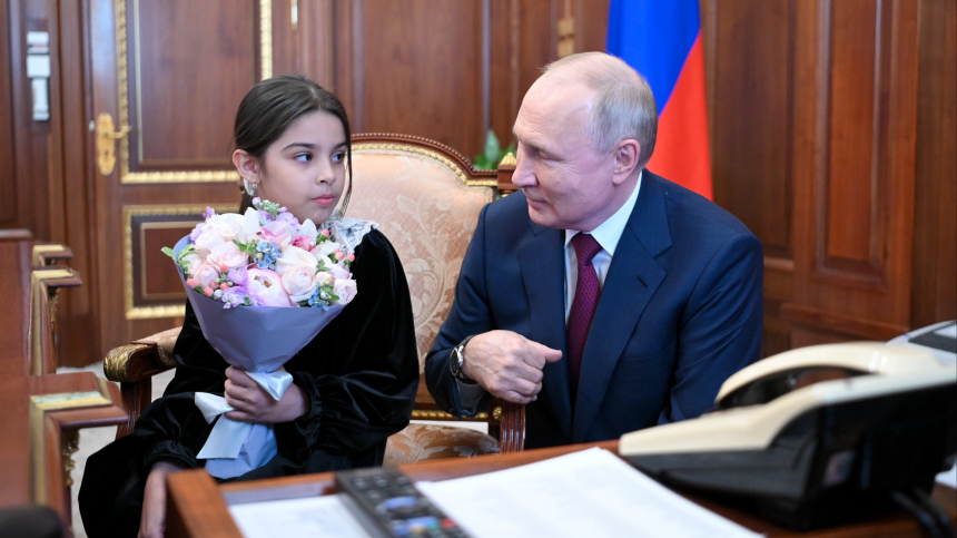 Юная Раисат из Дербента на встрече с Путиным в Кремле получила для Дагестана 5 млрд рублей