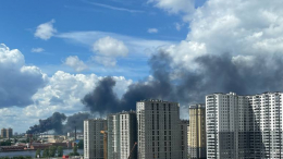Площадь пожара на складе с покрышками в Петербурге увеличилась до 3,5 тысячи квадратных метров