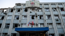 «Все покрыл мрак»: ракета ВСУ повредила этажи в здании администрации Волновахи