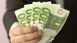 Курс евро вырос до 102 рублей впервые с 28 марта 2022 года