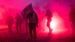 На фоне беспорядков в Париже французы поддерживают связь с правозащитниками РФ