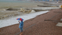 Смерч, град и ливень: власти Сочи закрыли все городские пляжи из-за угрозы шторма