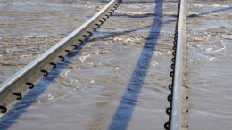 В Абхазии приостановили движение поездов из-за размыва путей сильным ливнем