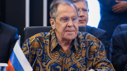 Лавров прибыл на заседание Восточноазиатского саммита в индонезийской рубашке