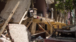Мужчина и младенец погибли при обрушении восьмиэтажного дома в Египте