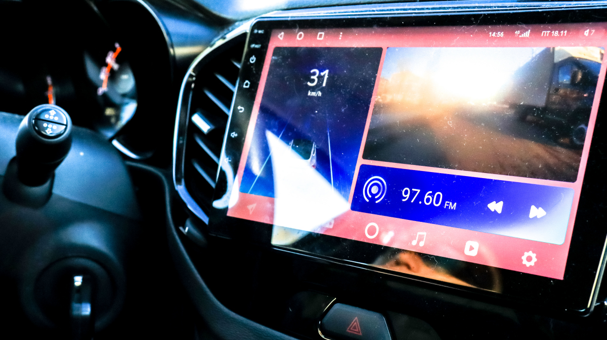 Новая жизнь старой магнитолы: как реанимировать технику в авто с помощью  трансмиттера