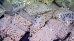 «Чудеса» из Азии: банду торговцев опасными таблетками накрыли в России