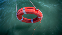 В Финском заливе яхта пошла ко дну, спасены три человека