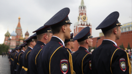 Выпускникам университета МВД вручили дипломы на Красной площади