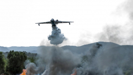 В Греции призвали попросить у России самолеты для тушения лесных пожаров