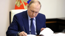 Путин подписал закон о штрафах для иноагентов