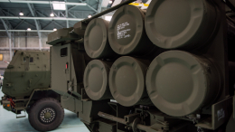 Нанодроны и ракеты: что вошло в новый пакет американской помощи Киеву