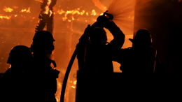 Пожар вспыхнул на складе винзавода под Краснодаром