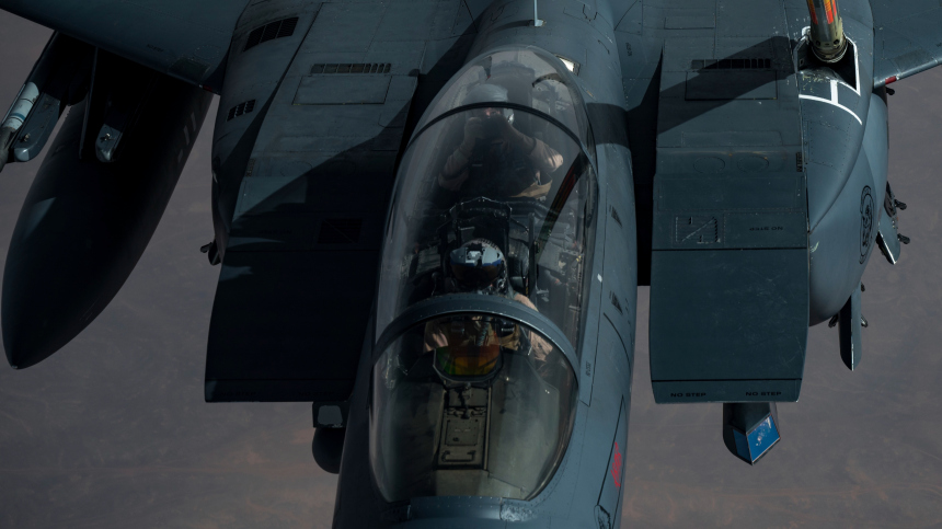 Самолет F-15 ВВС Саудовской Аравии потерпел крушение во время тренировки
