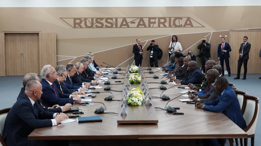 Путин заявил, что Россия с оптимизмом смотрит в будущее отношений с Африкой