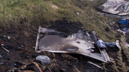 Шесть человек погибли в результате крушения самолета рядом с горами