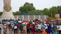 Франция начнет эвакуировать своих граждан из захваченного мятежниками Нигера