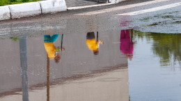 Озера на улицах: мощный ливень обрушился на Челябинск
