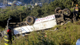 Улетел в ущелье: лихач на автобусе погубил жизни 18 человек в Мексике