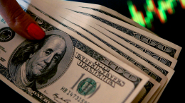 Доллар поднялся до 95 рублей впервые с марта прошлого года