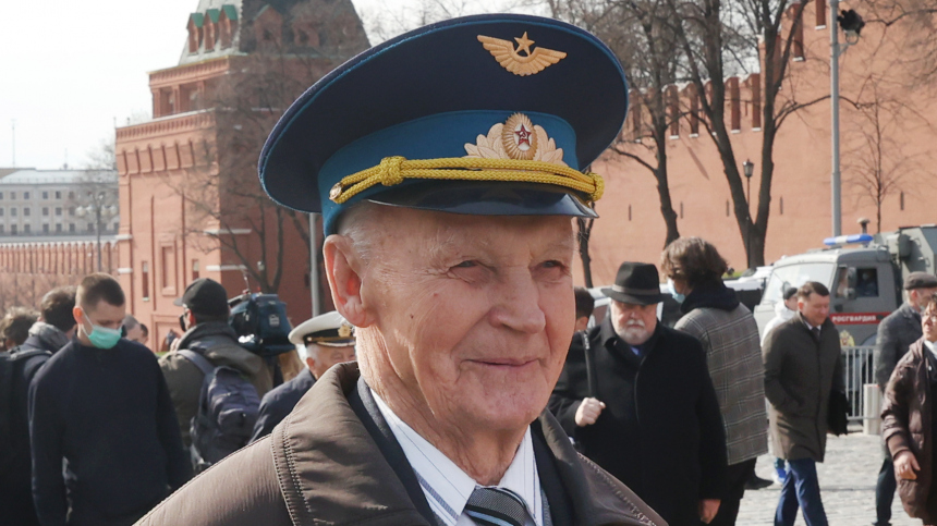 «Крылом к крылу»: Путин поздравил ветерана Кульпова со 100-летием