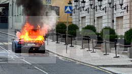 Элитный автомобиль Lamborghini сгорел дотла в центре Москвы — видео