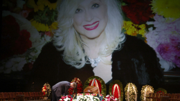В кругу других звезд: Ирину Мирошниченко похоронили на Троекуровском кладбище