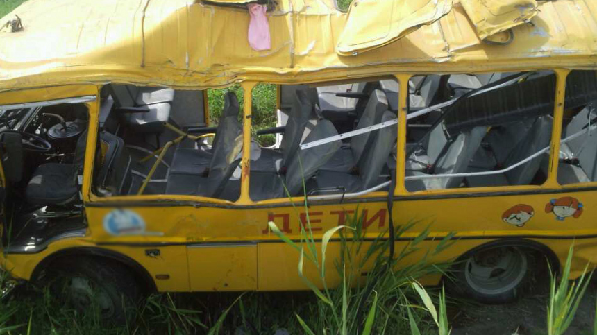 Автобус с детской футбольный командой столкнулся с грузовиком на Кубани