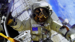 Российские космонавты приступили к выходу в открытый космос