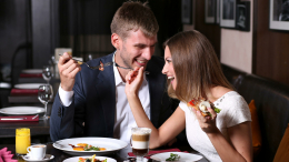 «Вкусить друг друга»: что нужно съесть на ужин для незабываемого секса