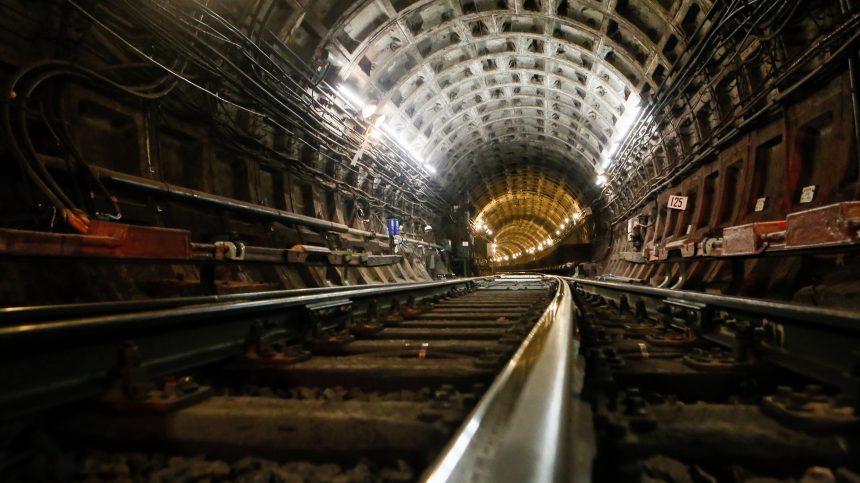 Человек упал на пути на станции метро «Севастопольская» в Москве