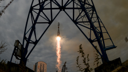 Прошит метеоритами простор: зачем РФ отправила космическую станцию на Луну