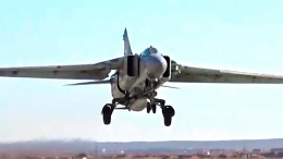 В США истребитель МиГ-23 упал на жилой дом во время авиашоу