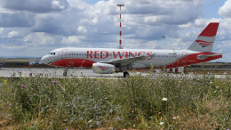 Застрявшие на взлете: пассажиры Red Wings рассказали о томительном ожидании рейсов