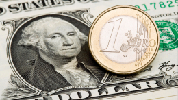 Доллар упал ниже 93 рублей, евро — ниже 101 рубля