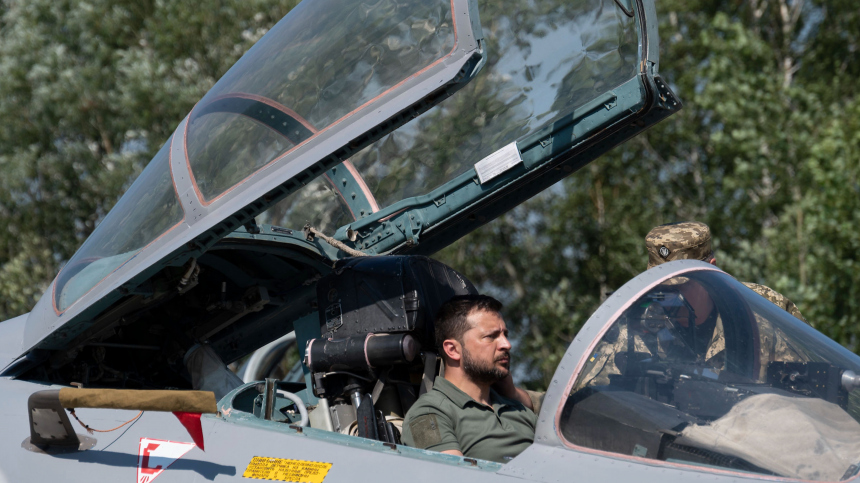 Катается по миру и «попрошайничает»: Зеленский прибыл в Нидерланды просить F-16