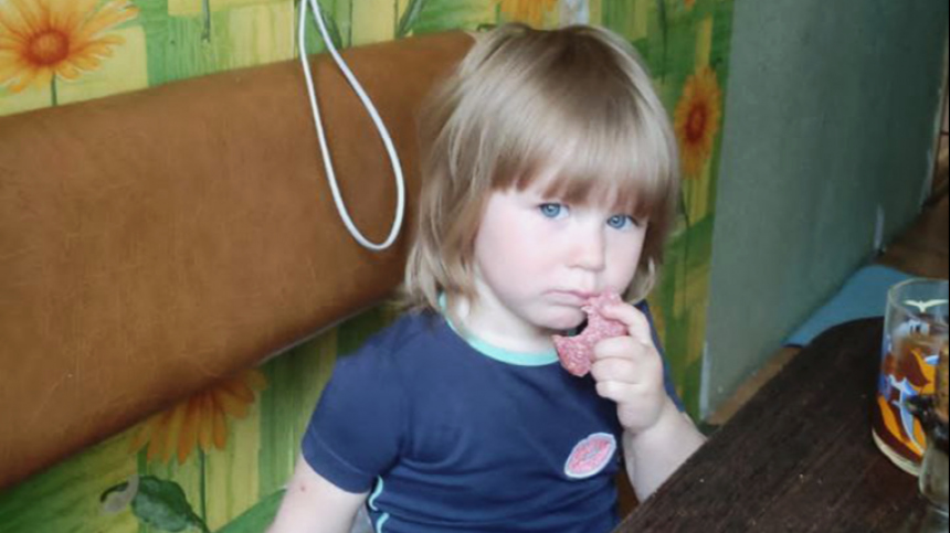 «Потерял пьяный ухажер матери»: в Петербурге пропала двухлетняя девочка