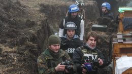 «Полностью запрещено»: Киев перестал допускать иностранных журналистов до фронта