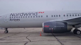 В Новокузнецке пассажирский самолет при посадке в туман повредил шасси